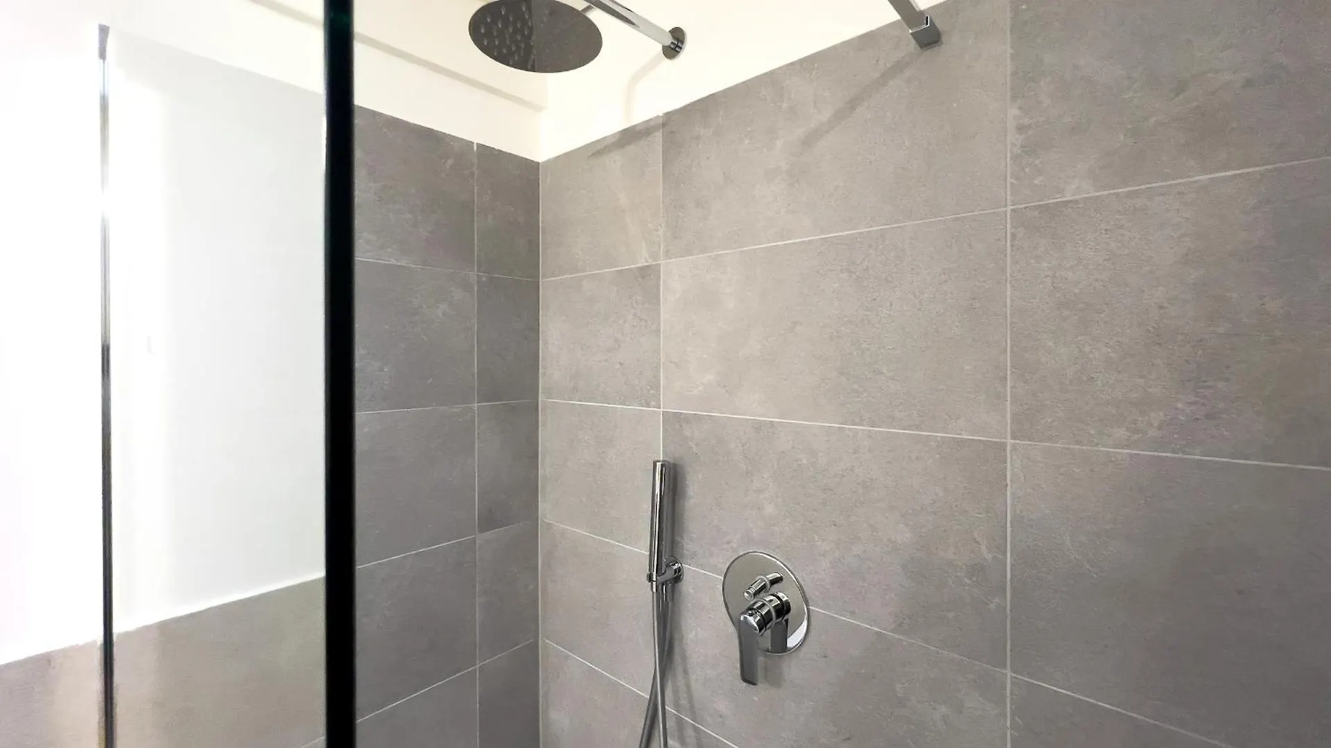 Bright Apartment With Terrace And Pool ميلان إيطاليا