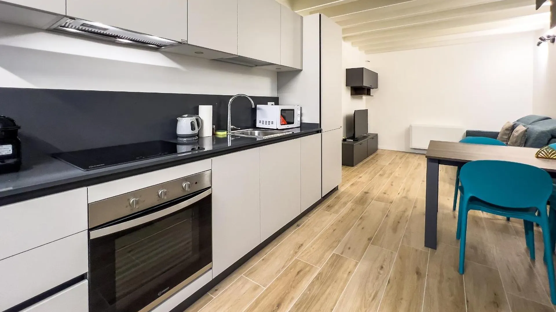 Bright Apartment With Terrace And Pool ميلان
